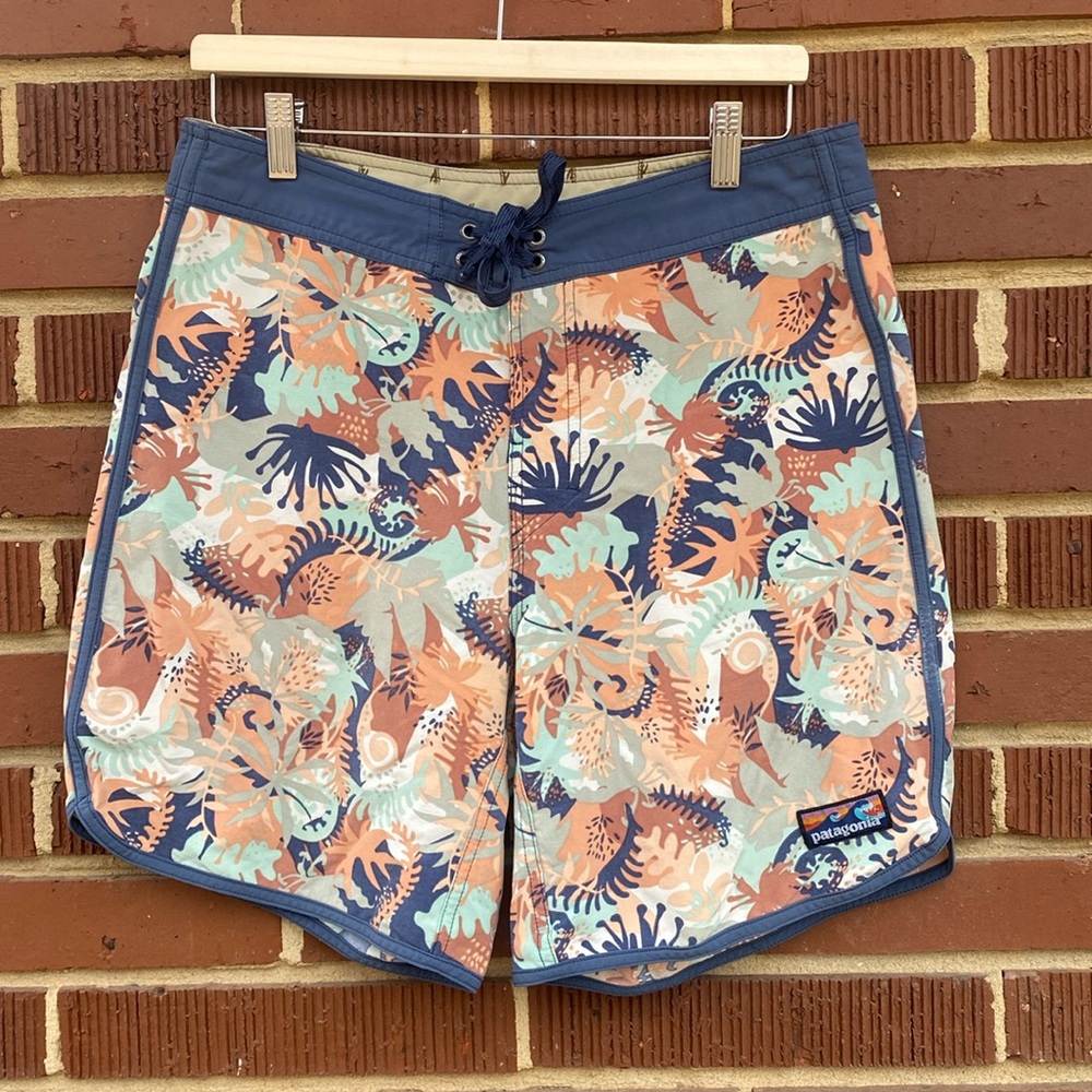 Patagonia Men's Scallop Hem Stretch‎ Wavefarer Boardshorts Size 32
